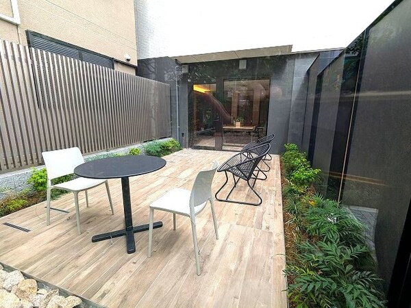 エントランス(1Fのテラスです)