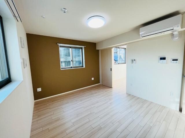 物件内観写真4　(リビング)