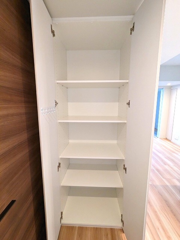 建物設備(室内廊下の収納)