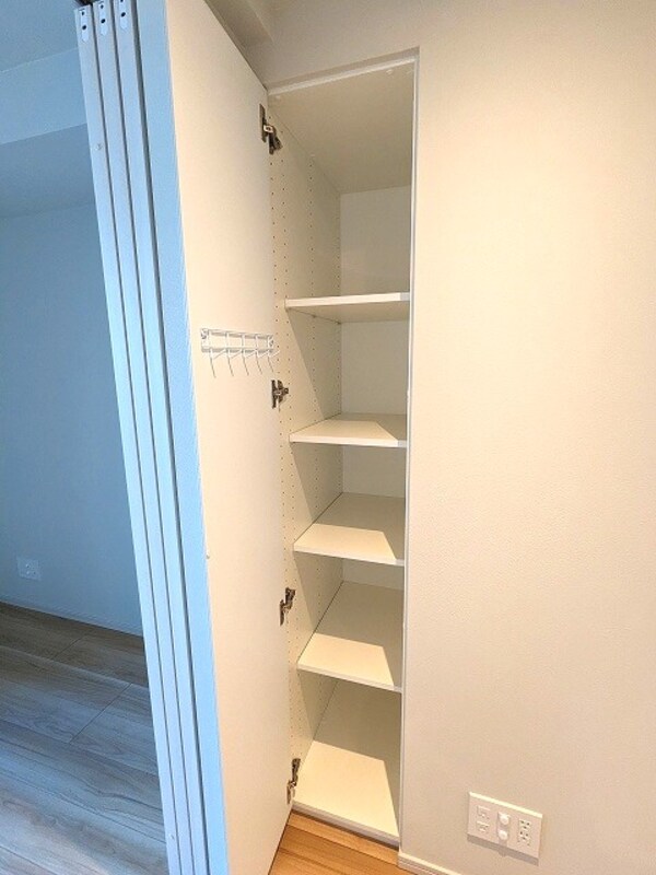 建物設備(リビングの収納)