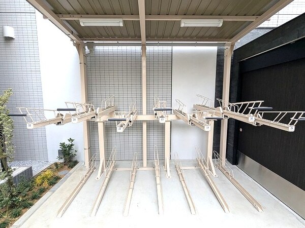 建物設備(オートロック付の屋根付き自転車置場)