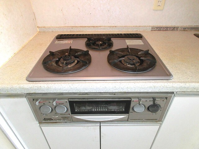 物件内観写真18　(パークキューブ浅草田原町のグリル付ガス３口システムキッチン)