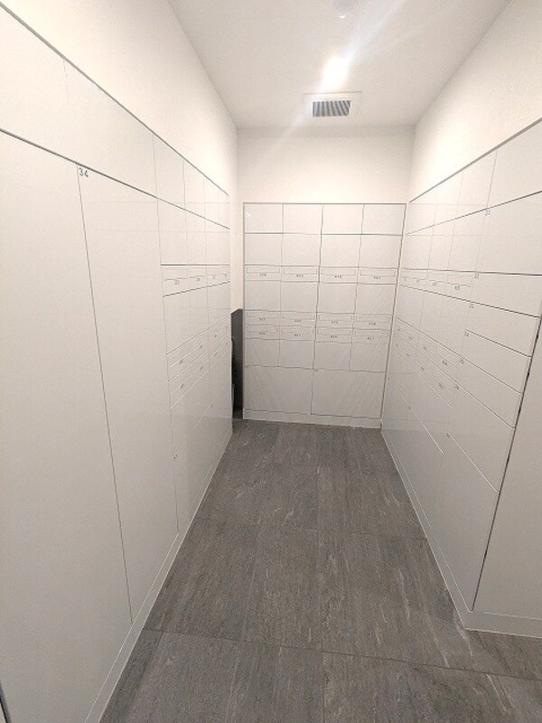 建物設備(各部屋専用のメールＢＯＸ一体型宅配ロッカーです)