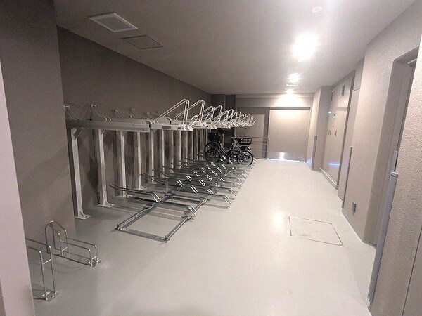 建物設備(屋内の自転車置場)
