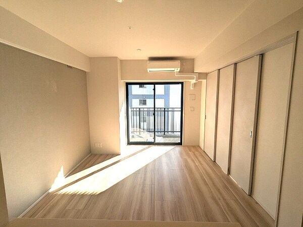 建物設備(リビング
南向き日当り眺望良好
エアコン付)