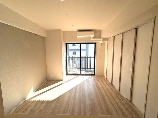 建物設備(リビング
南向き日当り眺望良好
エアコン付)