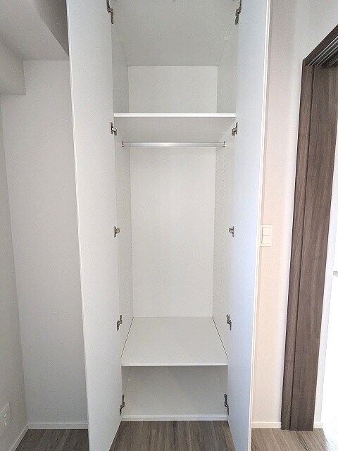 物件内観写真28　(3帖洋室のクローゼットです)