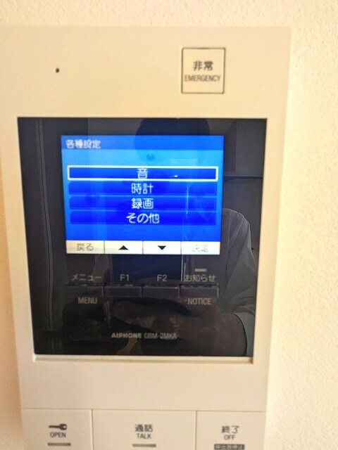 物件内観写真10　(録画他多機能なTVモニター付インターホンセキュリティです)