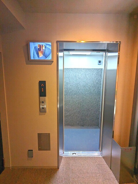 物件内観写真17　(防犯モニター付セキュリティエレベーターです)