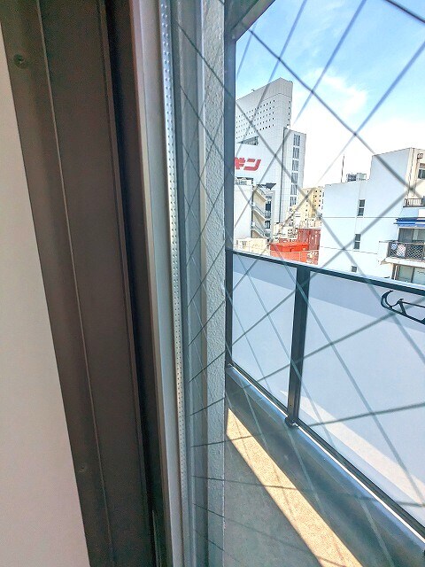 物件内観写真20　(遮音性、防犯性、熱効率が高いペアガラスの窓です)