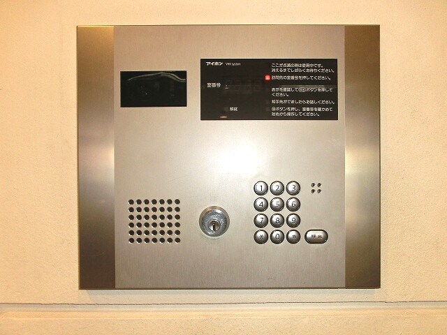 物件外観写真2　(モニター付オートロックセキュリティです)