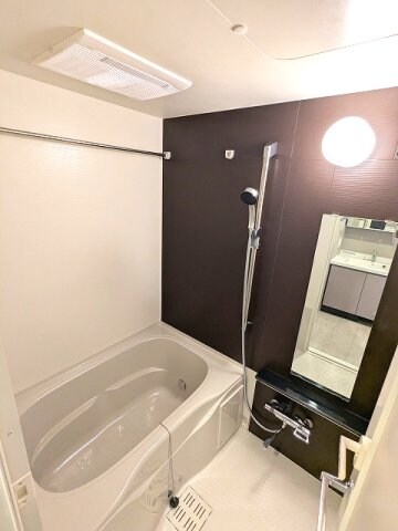 物件内観写真4　(追焚オートバス、浴室暖房乾燥機)