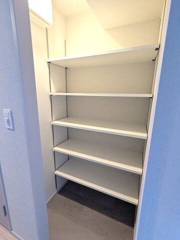 物件内観写真8　(シューズインクローゼット)