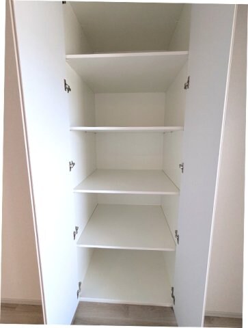 物件内観写真25　(リビングの収納です)