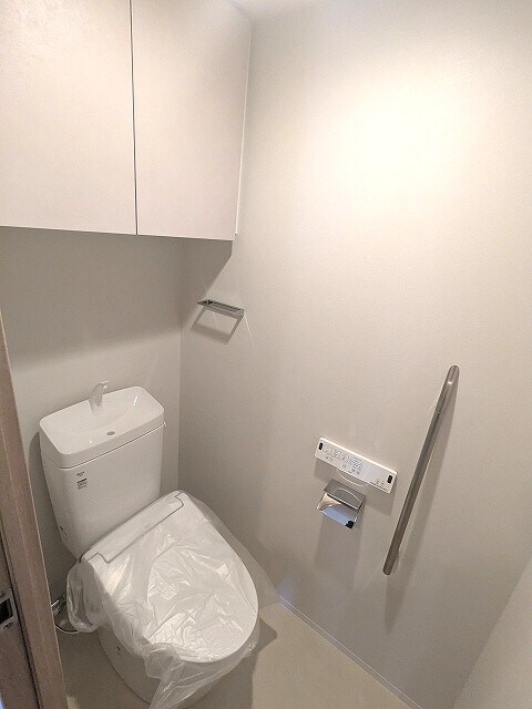 物件内観写真11　(温水洗浄便座、スマホストレージあり便利です)