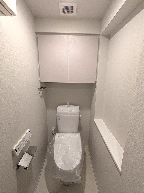 物件内観写真13　(温水洗浄便座、スマホストレージあり便利です)