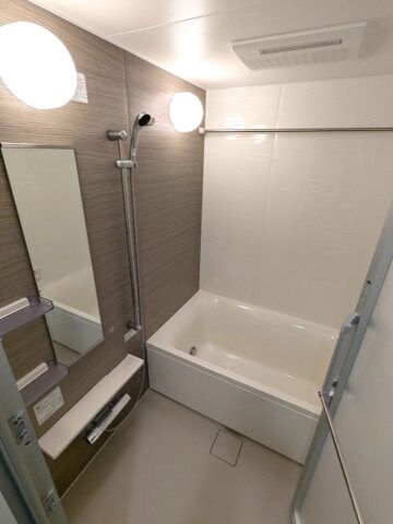 物件内観写真6　(追焚オートバス、浴室換気乾燥機)