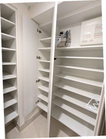 物件内観写真14　(傘ストック付で収納豊富なトールタイプのシューズBOXです)