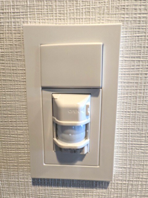 物件内観写真20　(人感センサー付き玄関ライトです)