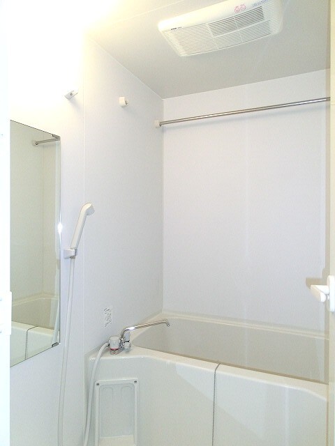 物件内観写真6　(ハイリーフ上野の１Ｒのバスルームです)