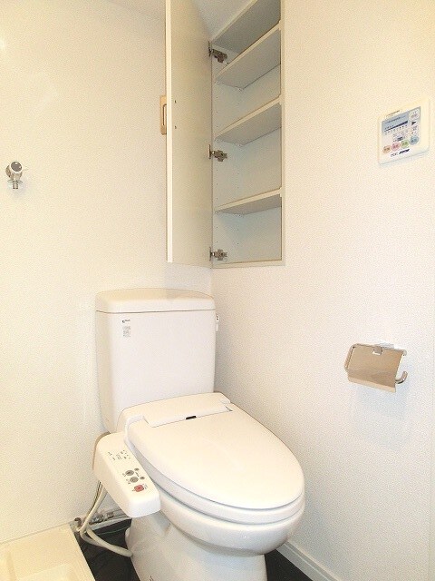 物件内観写真8　(ハイリーフ上野の１Ｒの温水洗浄便座です)