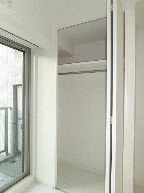 物件内観写真10　(ハイリーフ上野の１Ｒのクローゼットです)