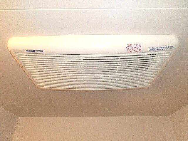 物件内観写真14　(ハイリーフ上野の浴室換気乾燥機です)