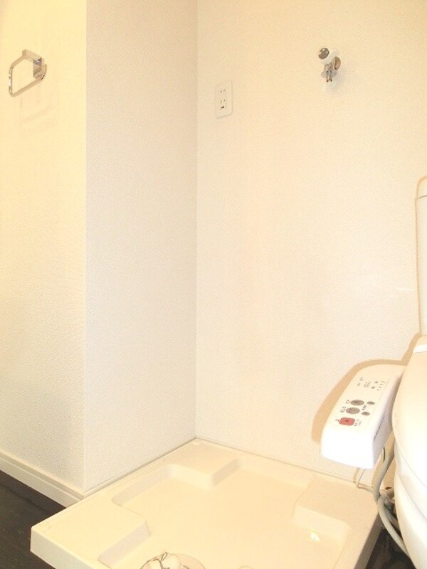 建物設備(ハイリーフ上野の１Ｒの洗面室に洗濯機置き場便利です)