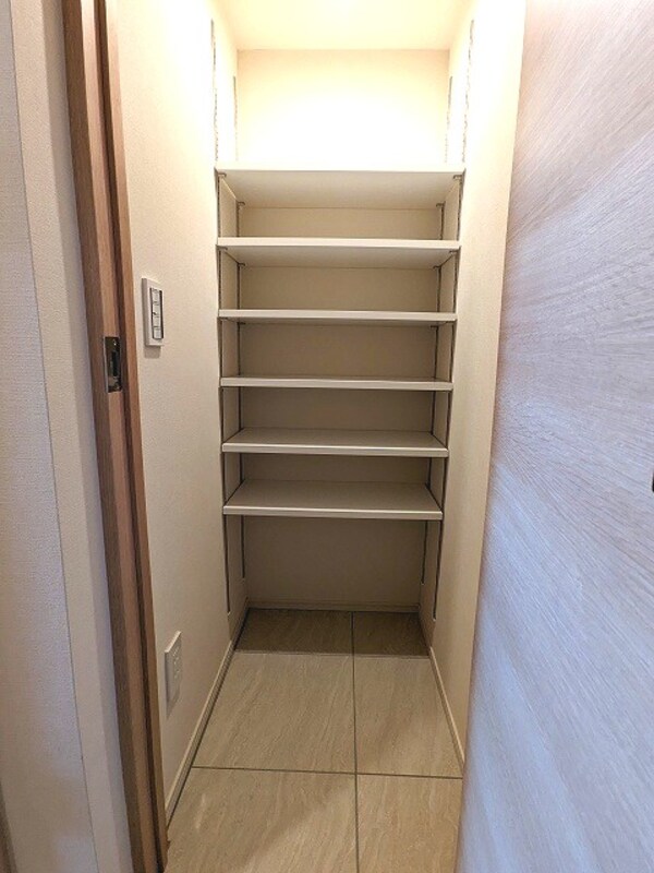 玄関(シューズインクローゼットです)