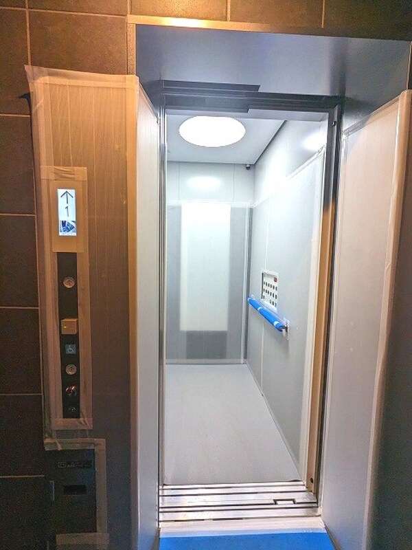 建物設備(防犯モニター付セキュリティエレベーター)
