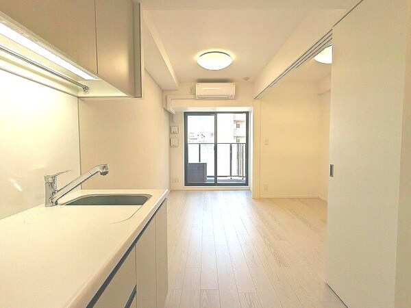 建物設備(リビングに床暖房、全室照明付き、上階は目の前建物なく開放感あ)