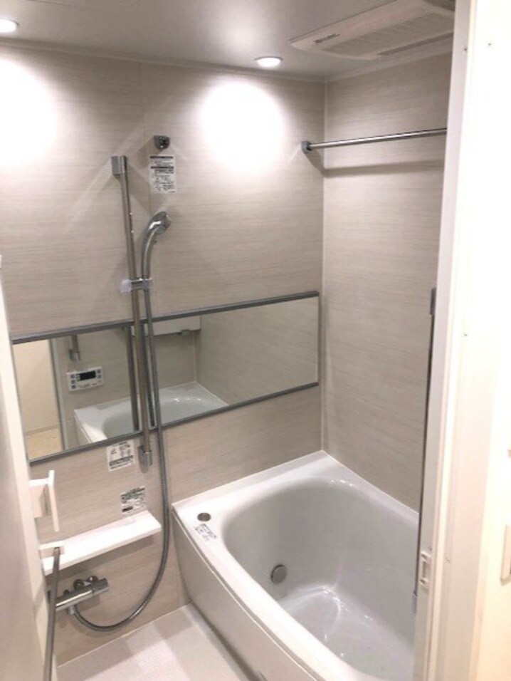 物件内観写真7　(追焚オートバス、浴室換気乾燥機付き)