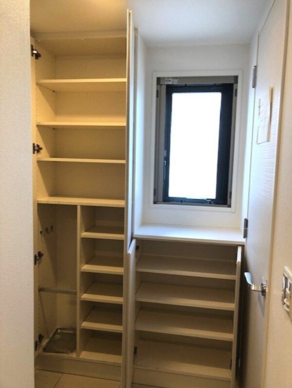 建物設備(玄関収納)