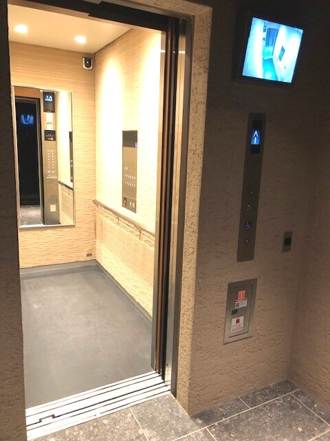 物件内観写真24　(防犯ＴＶモニター付きセキュリティエレベーター)