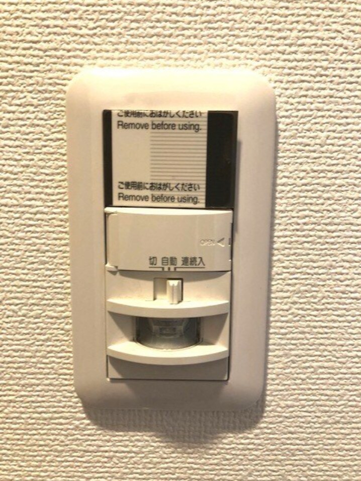 物件内観写真25　(人感センサー付き玄関ライト)