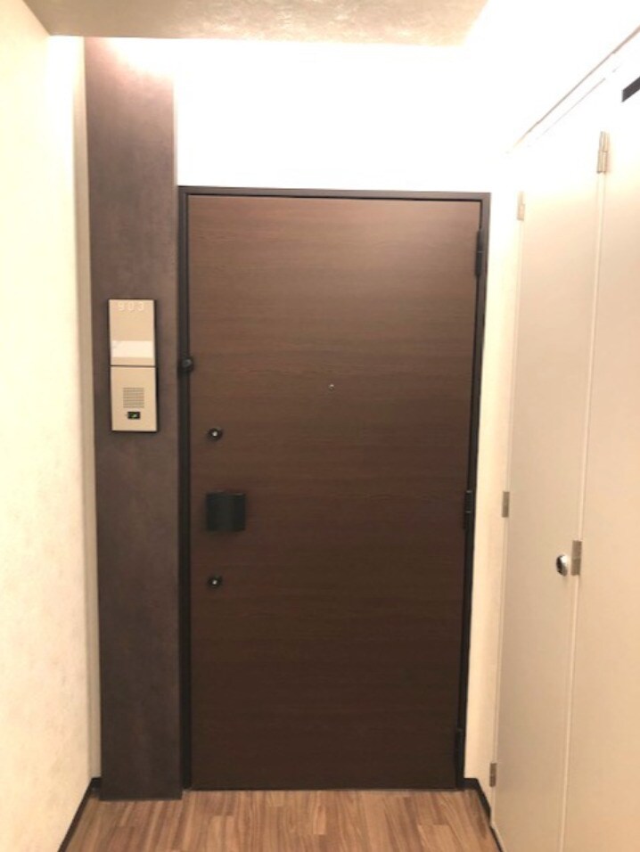 物件内観写真26　(玄関ダブルロックセキュリティ)