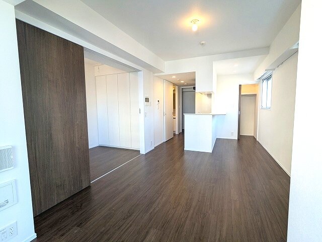 物件内観写真4　(インターネット無料、角部屋2面採光、エアコン2台付、カウンタ)