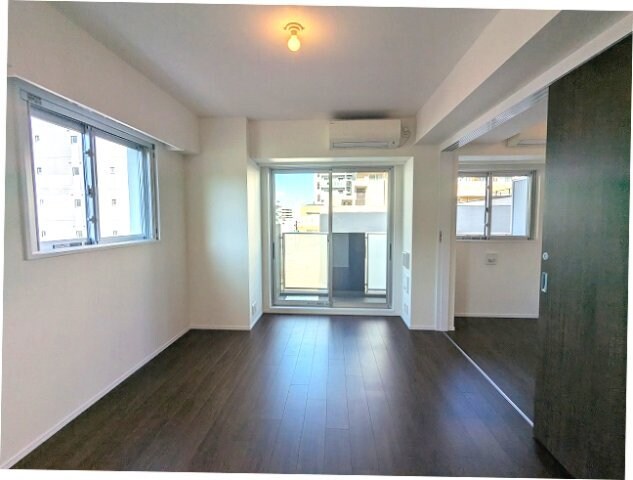 物件内観写真7　(インターネット無料、角部屋2面採光、エアコン2台付)