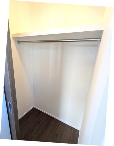 物件内観写真12　(カウンターキッチン奥のウォークインクローゼットです)