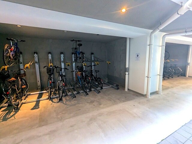 物件内観写真17　(屋根付自転車置場)