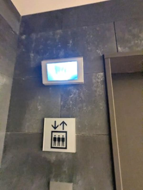 建物設備(防犯モニター付セキュリティエレベーターです)