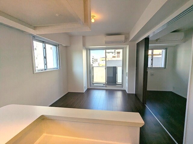 物件内観写真23　(インターネット無料、角部屋2面採光、エアコン2台付、カウンタ)