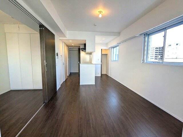 物件内観写真26　(インターネット無料、角部屋2面採光、エアコン2台付、カウンタ)