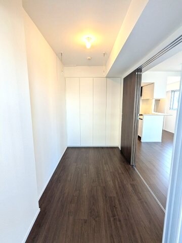 物件内観写真29　(洋室、インターネット無料、エアコン付、バルコニーに面した明る)