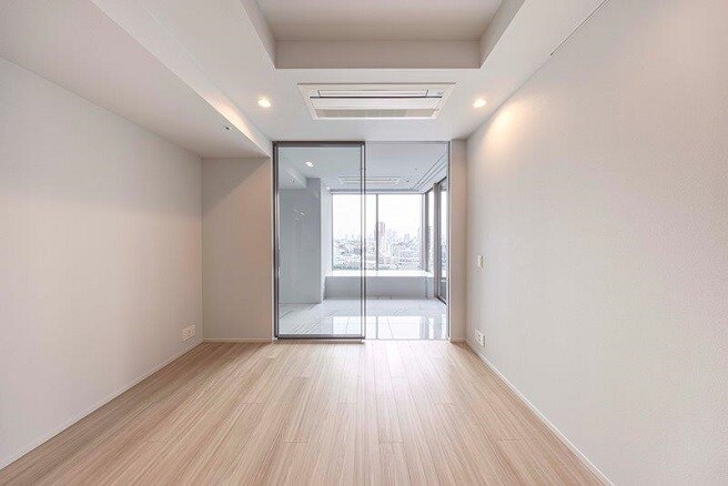 物件内観写真19　(リビング＆サンルーム)