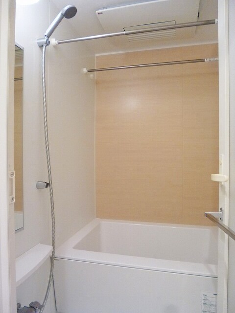 物件内観写真6　(追焚、浴室換気乾燥機)