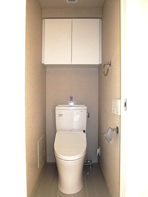 トイレ(グランカーサ三ノ輪2ＬＤＫの温水洗浄便座です)