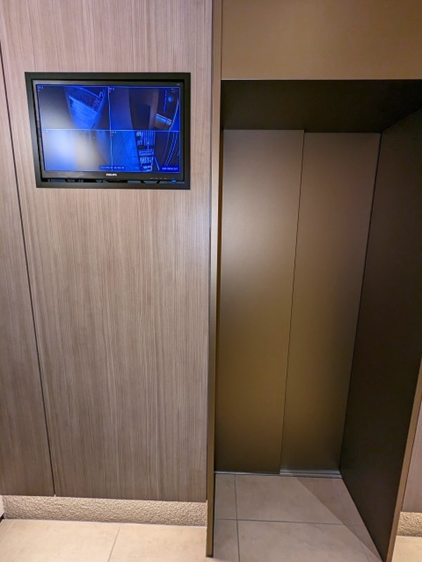 建物設備(防犯モニター付セキュリティエレベーター)