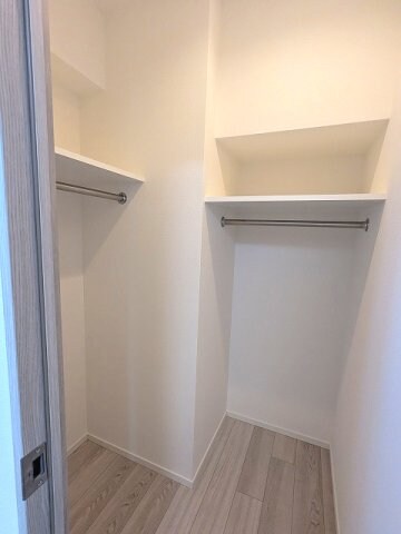 物件内観写真11　(4帖洋室のウォークインクローゼットです)