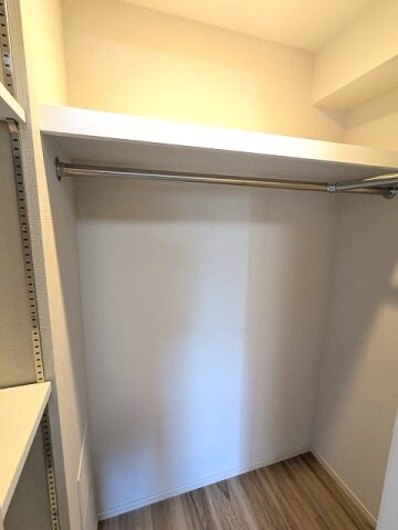 物件内観写真10　(5帖洋室のウォークインクローゼット)